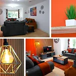 Whole 2-Bed Apartment - Contractors, Professionals, Ulez Free, Free Parking, B\'Ham City 10Mins