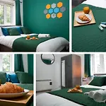 Whole 2-Bed Apartment - Contractors, Professionals, Ulez Free, Free Parking, B\'Ham City 10Mins