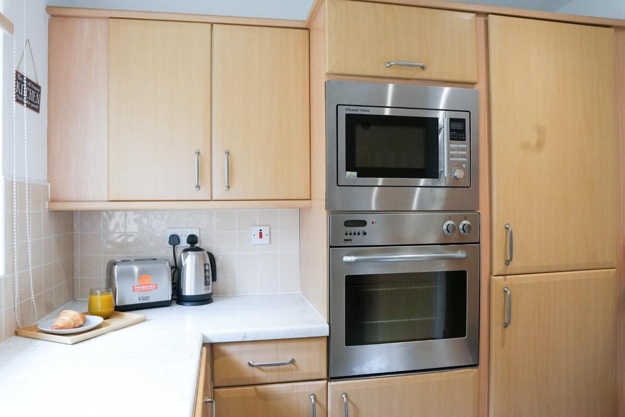 Whole 2-bed - Contractors, Professionals, Ulez Free, Free Parking, B'ham 10mins Apartment