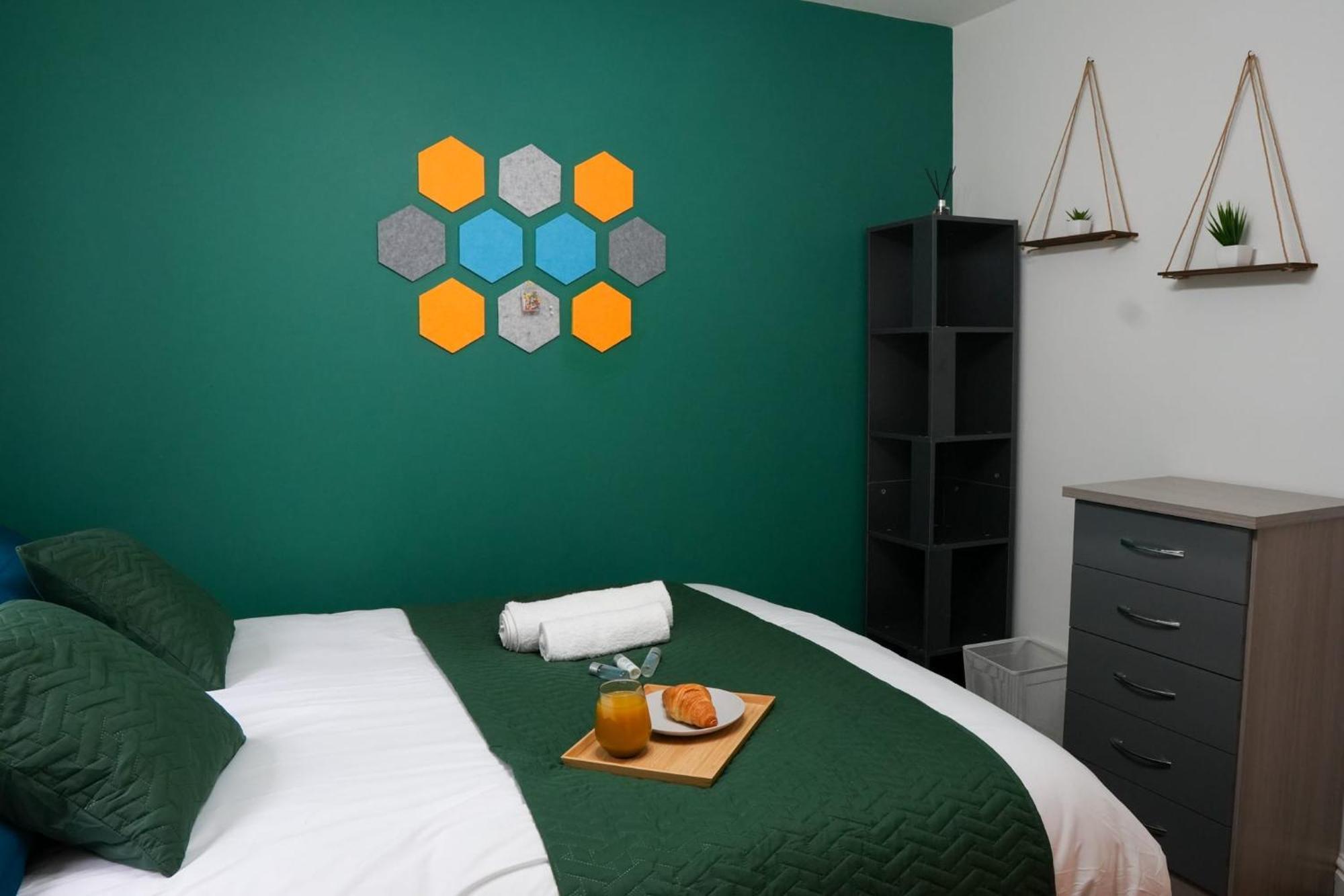 Apartment Whole 2-bed - Contractors, Professionals, Ulez Free, Free Parking, B'ham 10mins Birmingham
