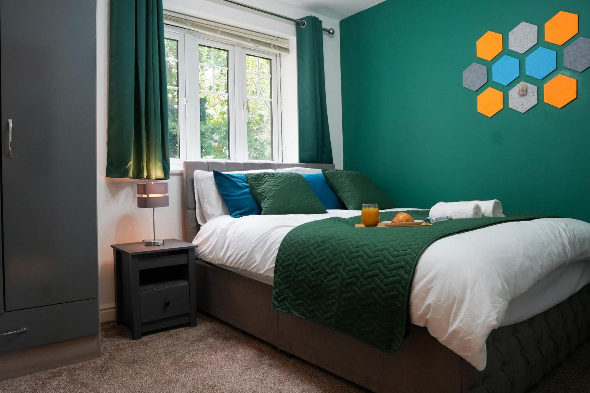 Whole 2-bed - Contractors, Professionals, Ulez Free, Free Parking, B'ham 10mins Apartment