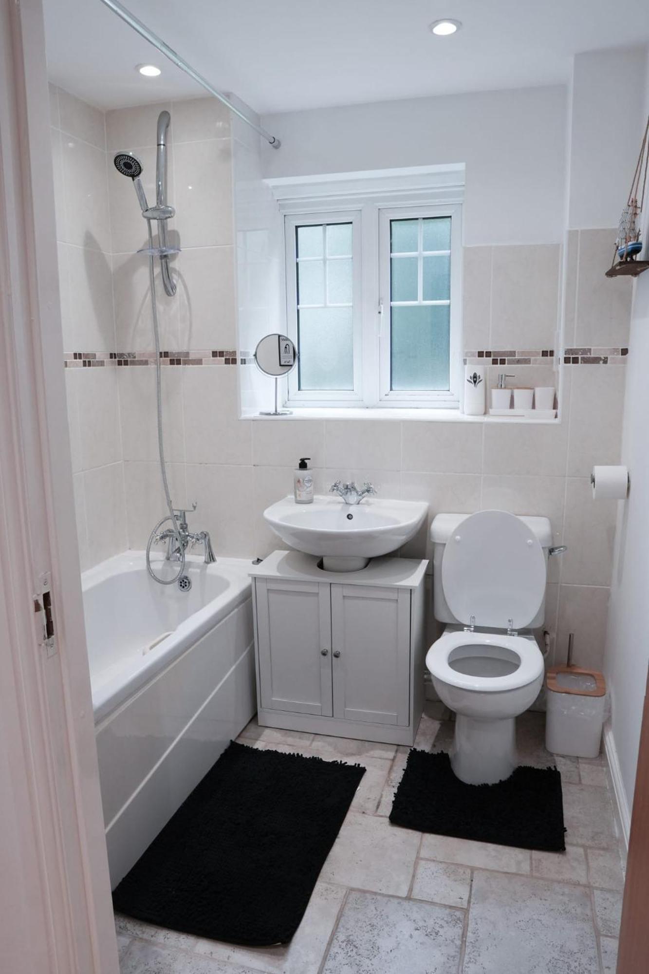 Whole 2-bed - Contractors, Professionals, Ulez Free, Free Parking, B'ham 10mins Apartment