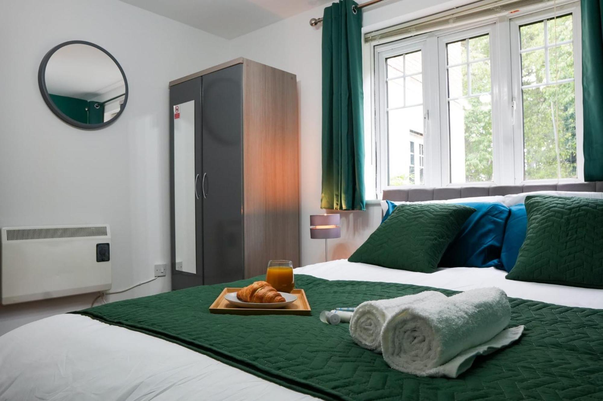 Whole 2-bed - Contractors, Professionals, Ulez Free, Free Parking, B'ham 10mins Apartment